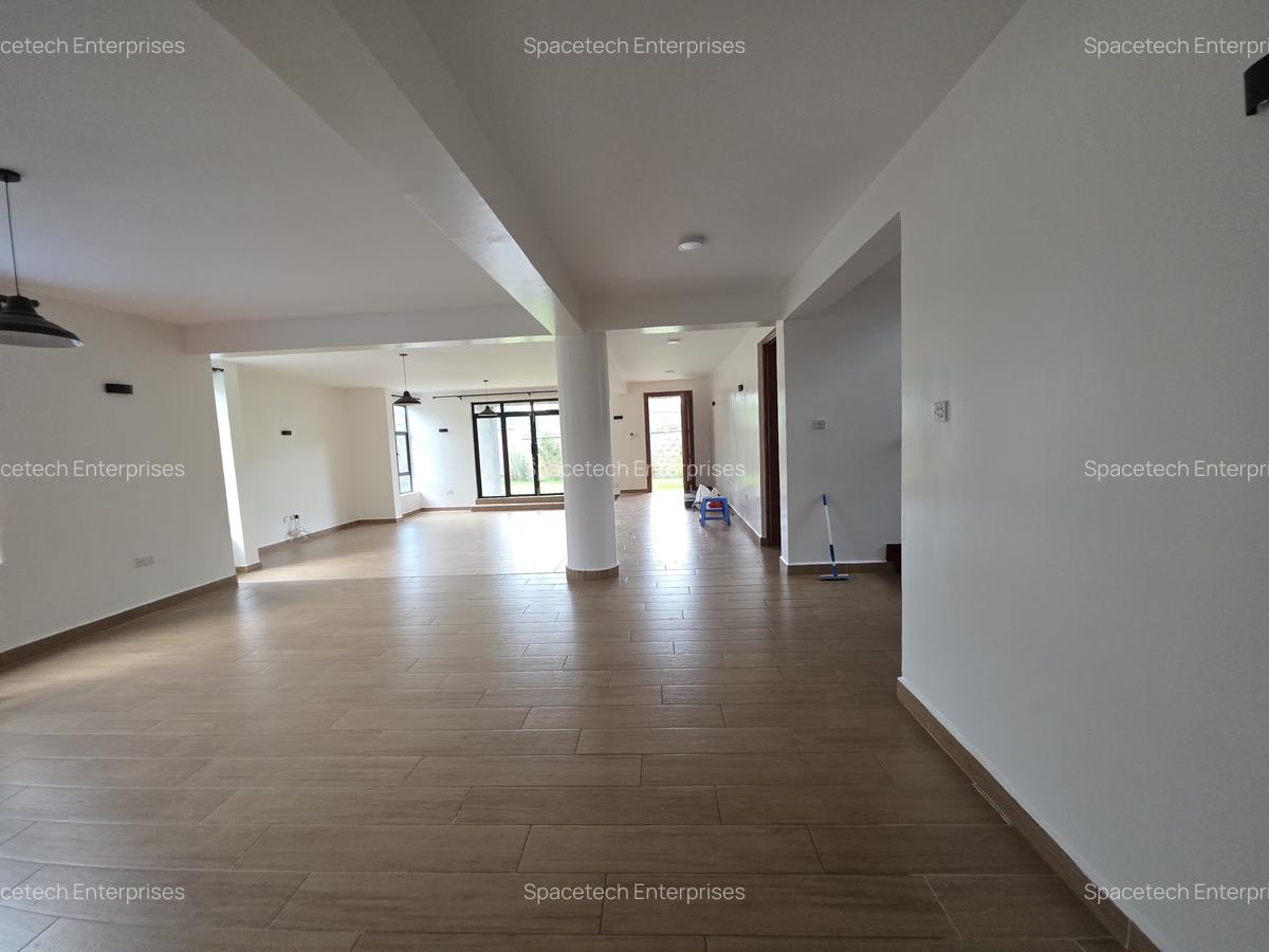 5 Bed Townhouse with En Suite in Ridgeways - 9
