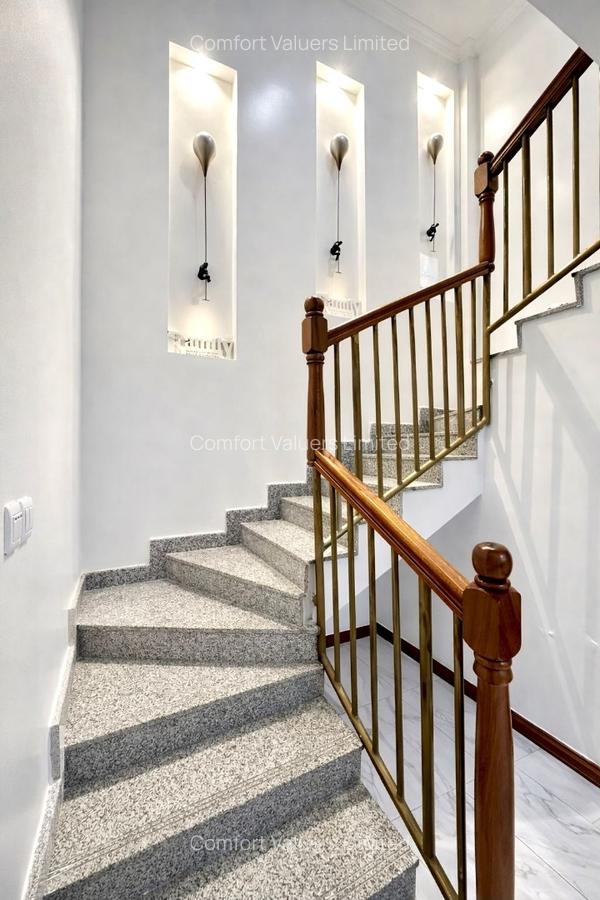 4 Bed House with En Suite at Valley Arcade - 4