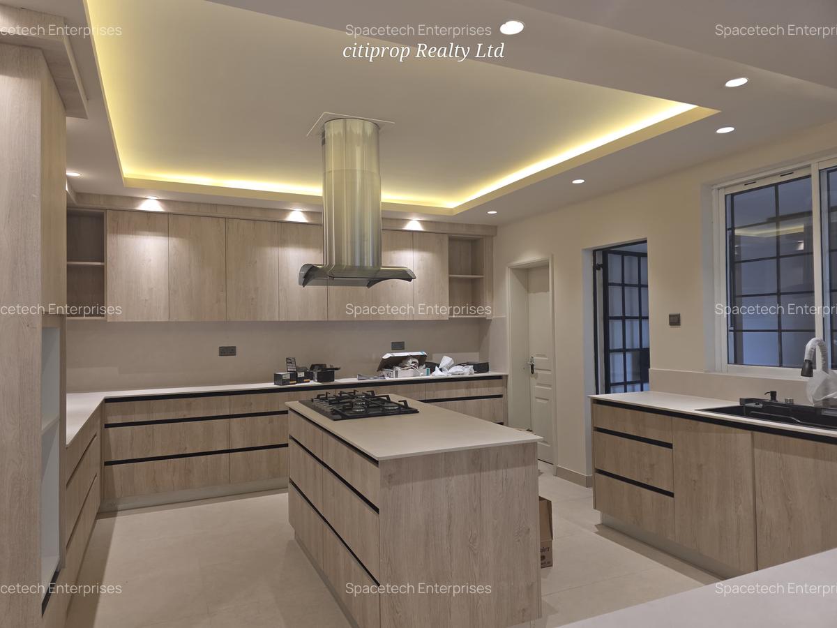 4 Bed Townhouse with En Suite in Westlands Area - 1