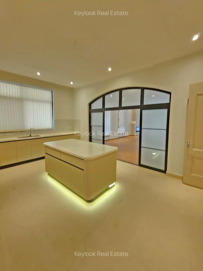 5 Bed Townhouse with En Suite at Lavington Green - 3