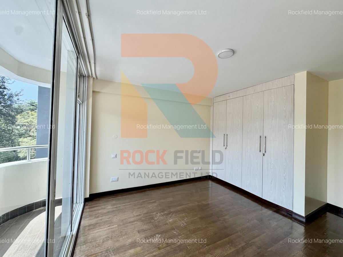 3 Bed Apartment with En Suite in Riverside - 19