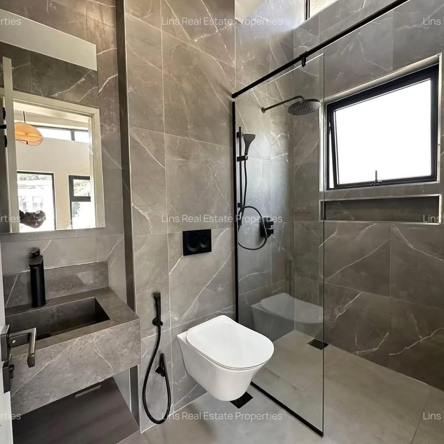 5 Bed Townhouse with En Suite in Runda - 9