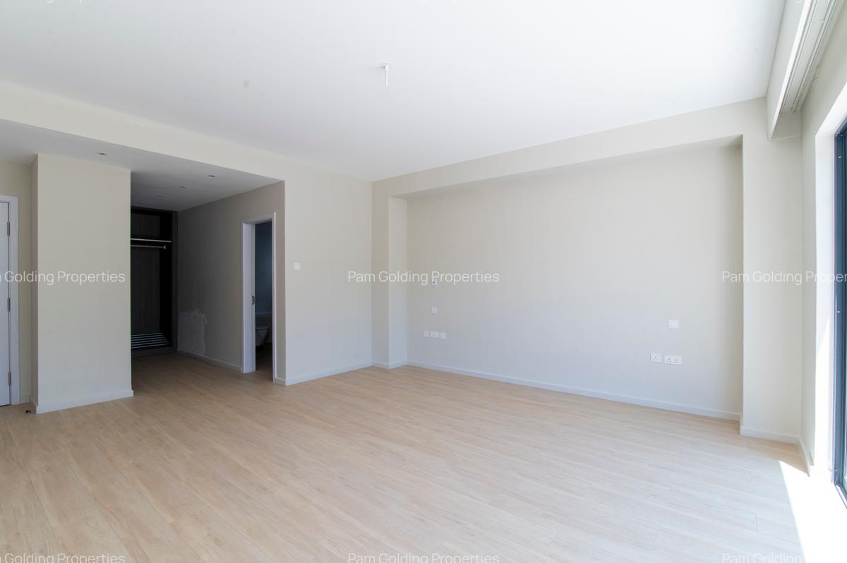 5 Bed Townhouse with En Suite at Westlands - 18