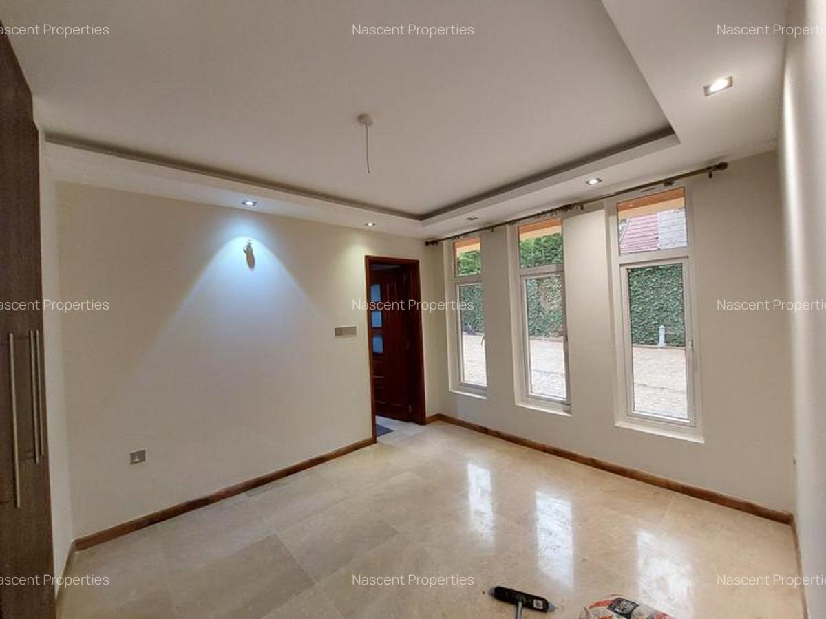 5 Bed Villa with En Suite in Lavington - 12