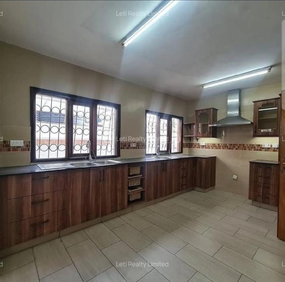 4 Bed Townhouse with En Suite in Kilimani - 5