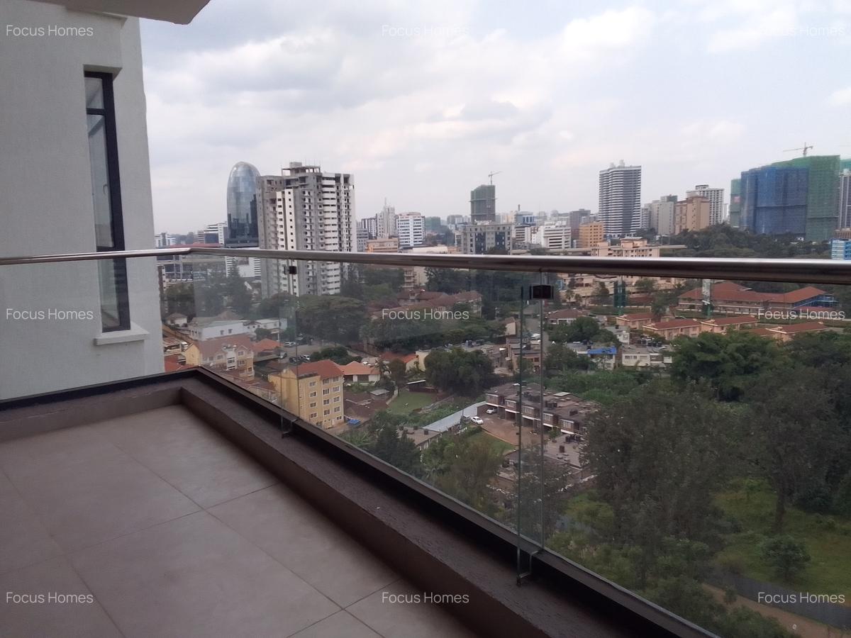 3 Bed Apartment with En Suite in Riverside - 2