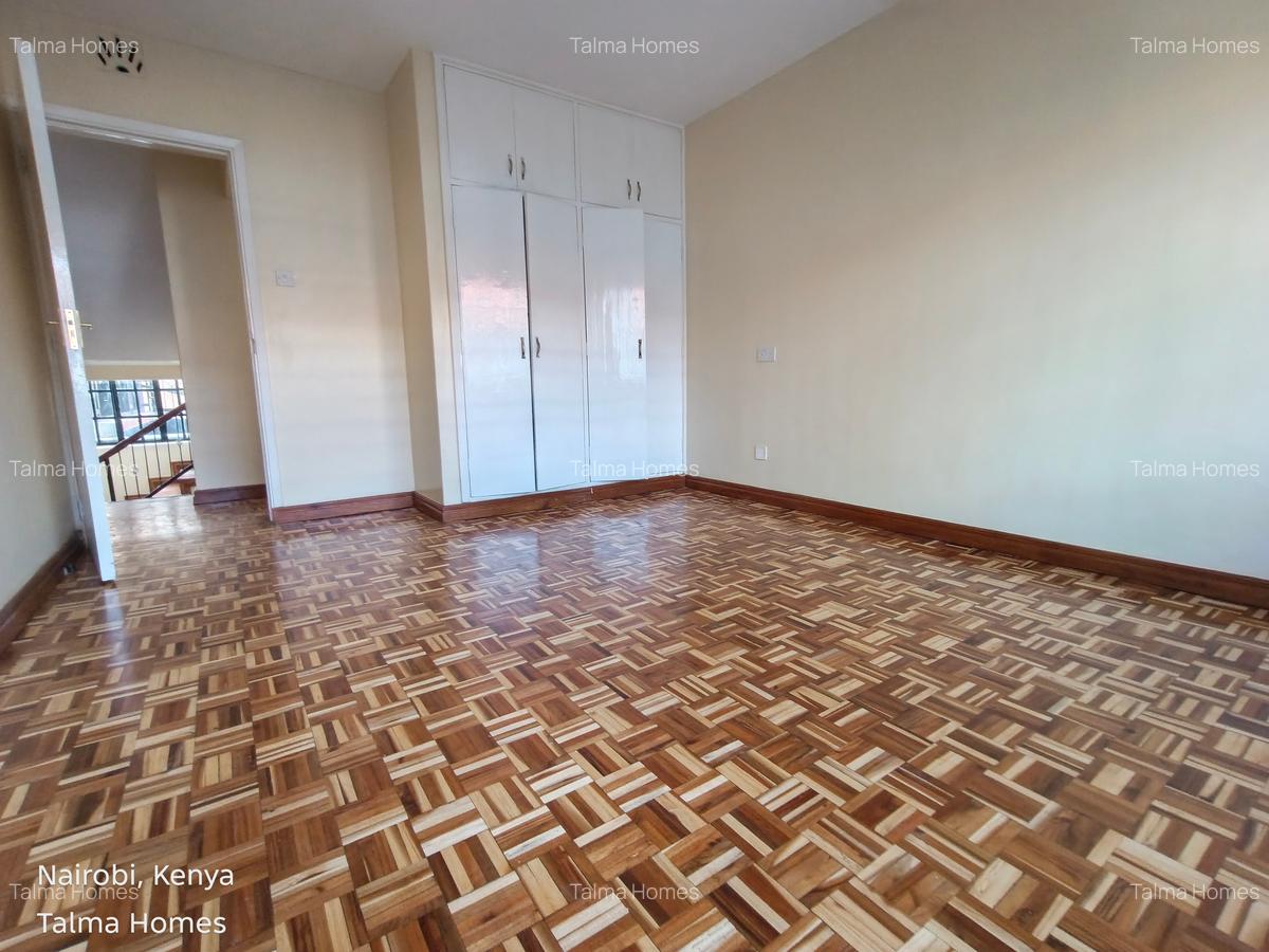 5 Bed Villa with En Suite at Off Brookside Grove - 14