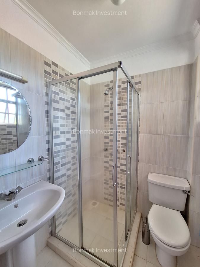 4 Bed Townhouse with En Suite at Rossylin Heights - 17