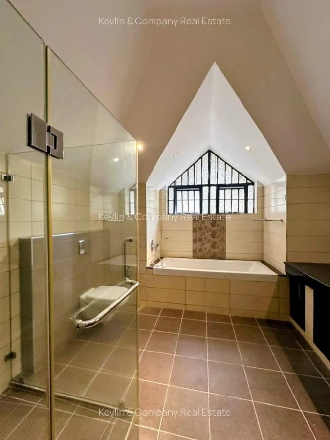 5 Bed Villa with En Suite in Lavington - 6