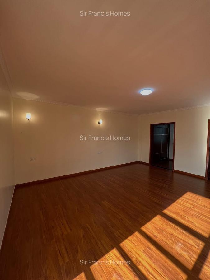 5 Bed Townhouse with En Suite at Lavington - 9