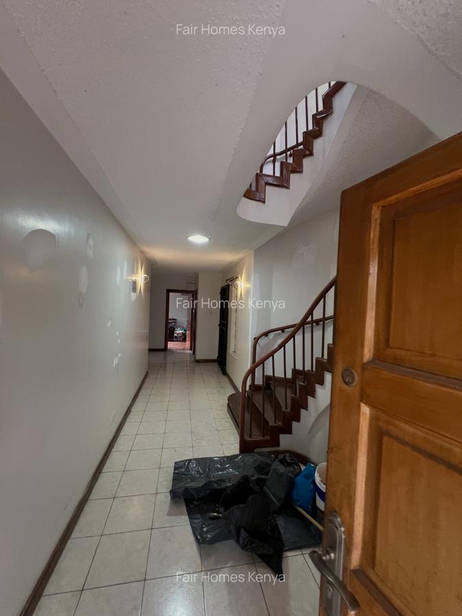 5 Bed Townhouse with En Suite at James Gichuru - 4