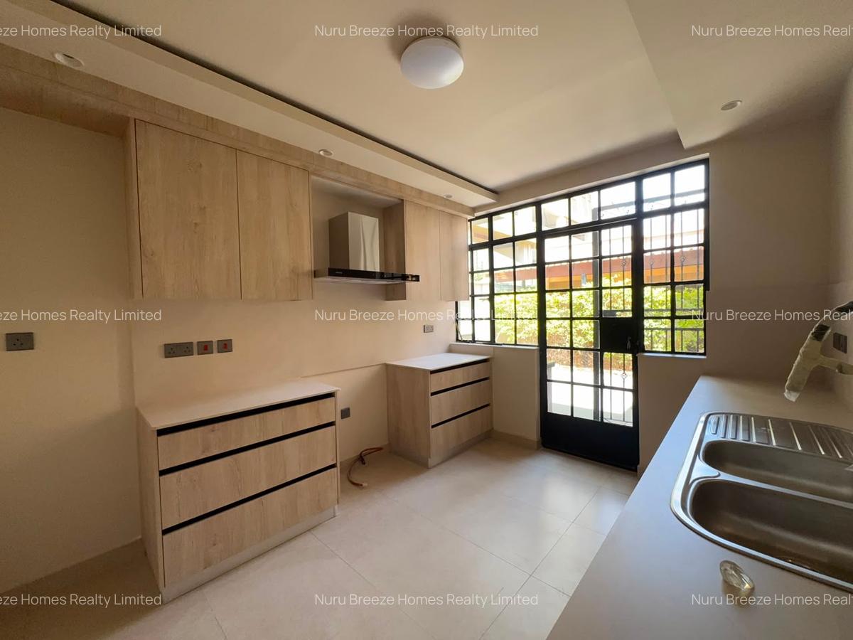 4 Bed Townhouse with En Suite in General Mathenge - 11