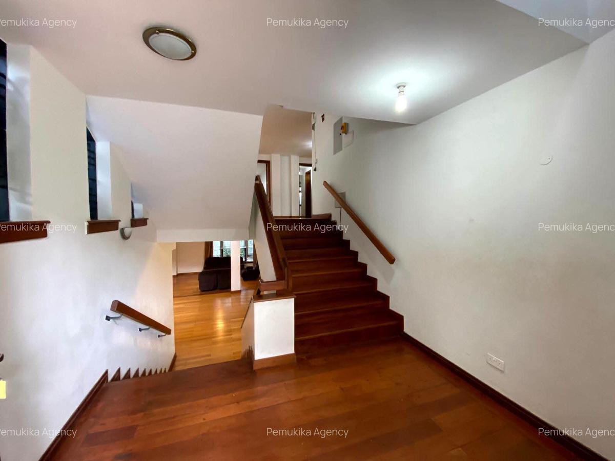 5 Bed Townhouse with En Suite in Spring Valley - 4