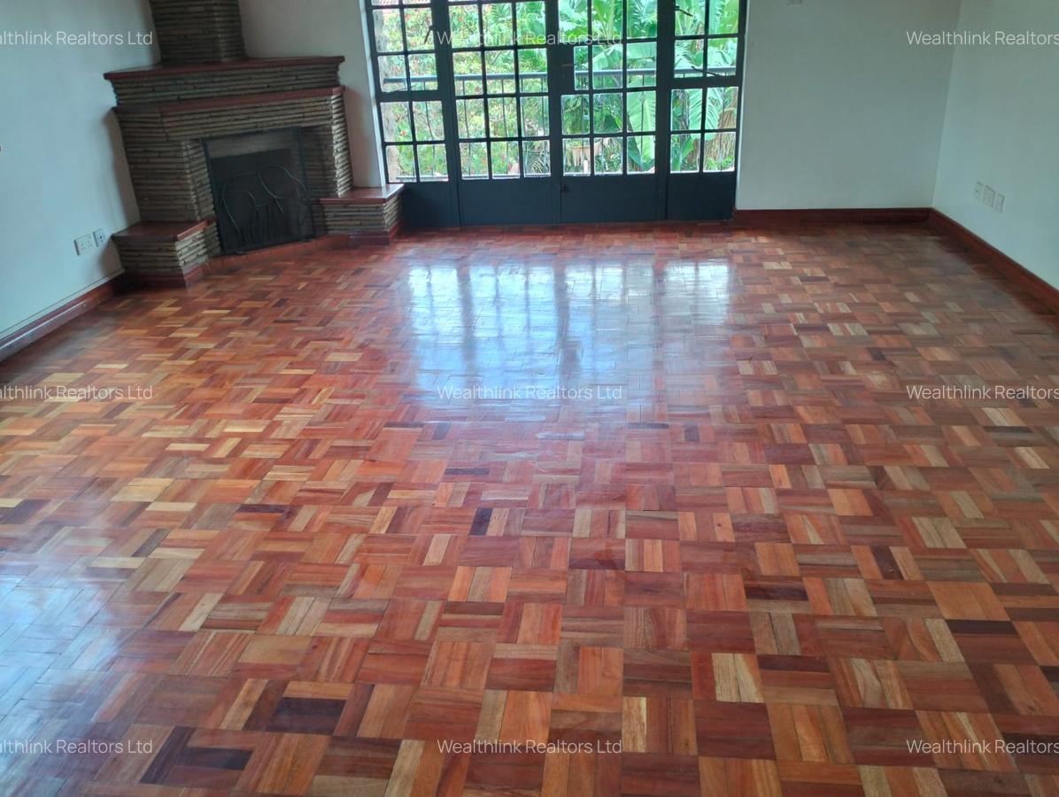 5 Bed Townhouse with En Suite at Lavington - 5