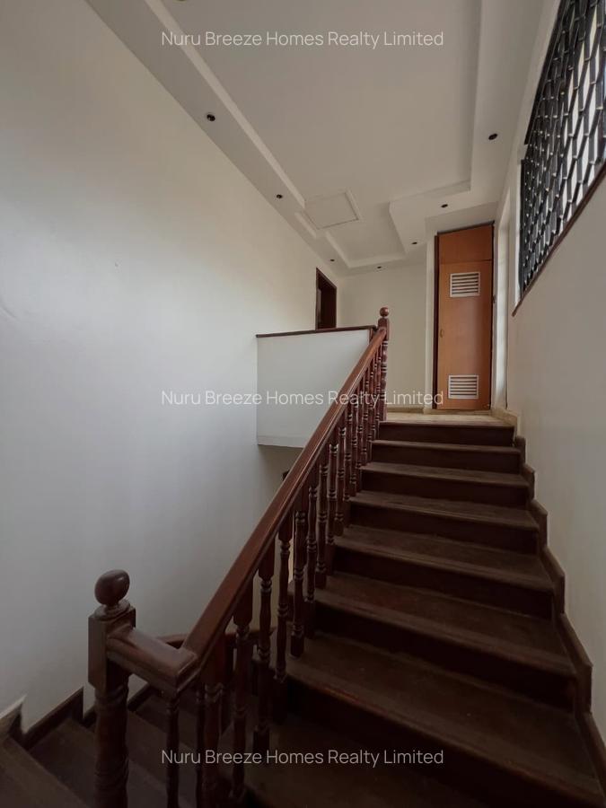 5 Bed Townhouse with En Suite in Lavington - 5