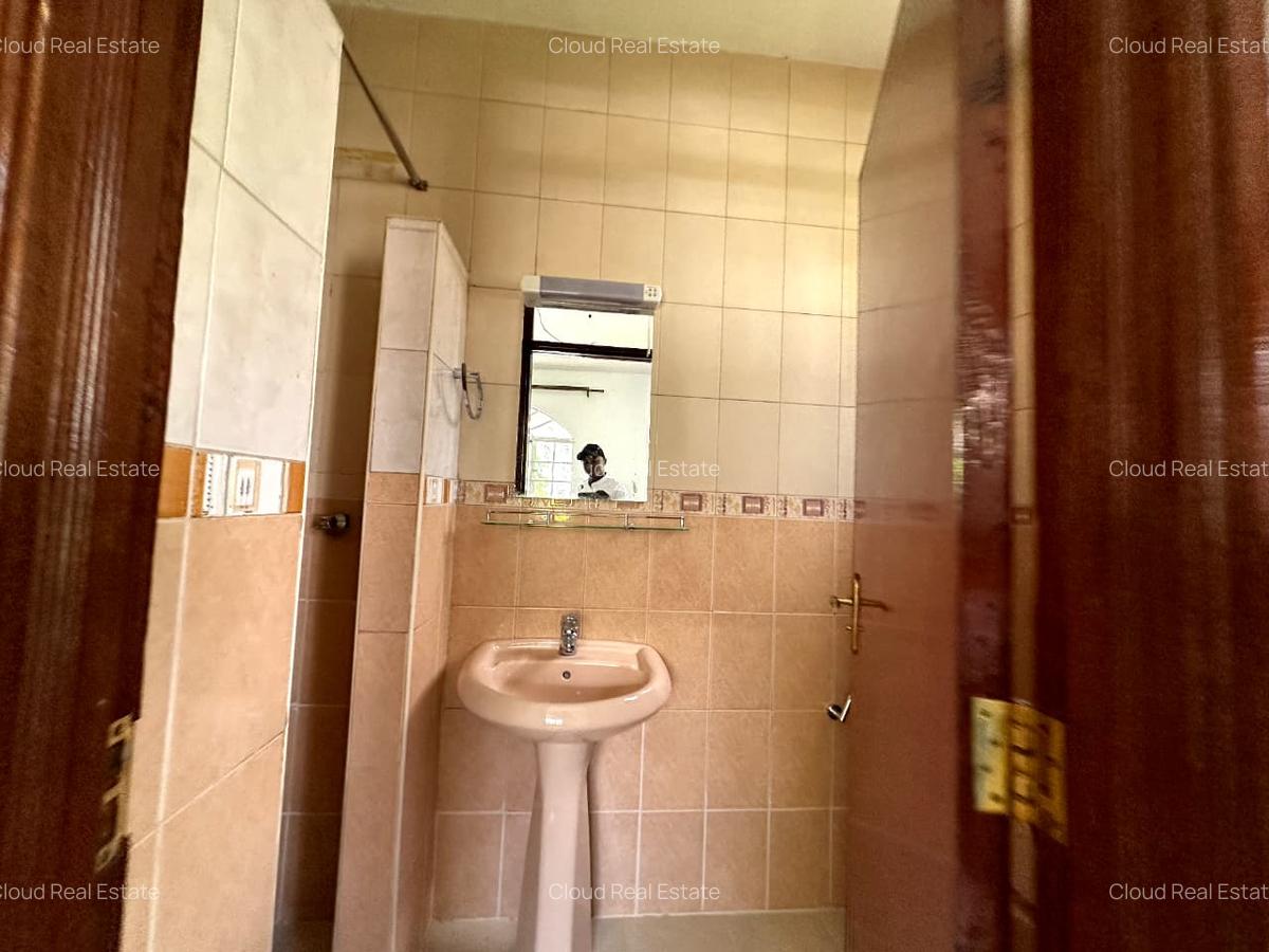 5 Bed Townhouse with En Suite in Lavington - 16