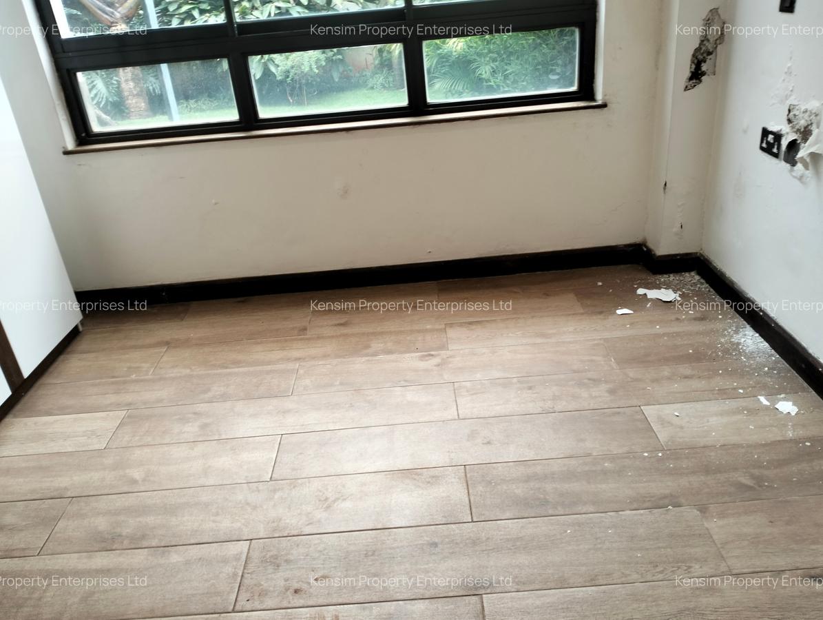 5 Bed Townhouse with En Suite in Lavington - 16