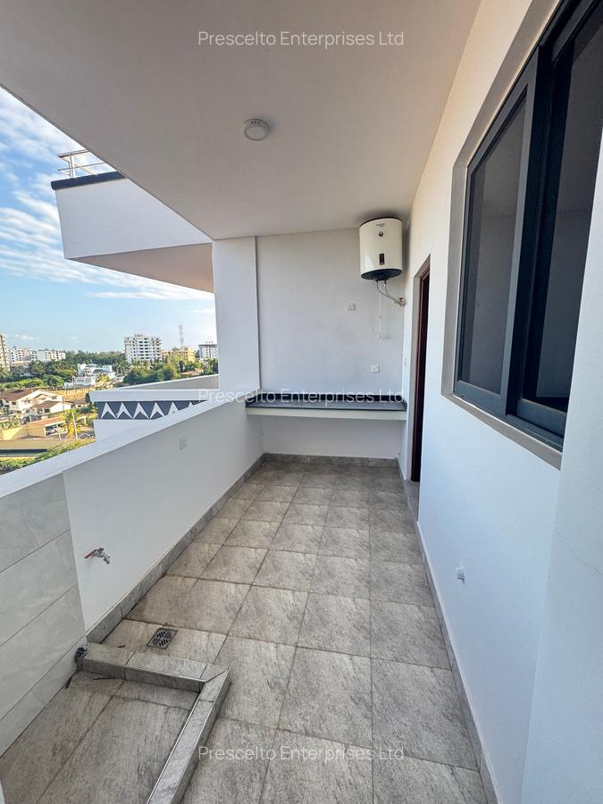 3 Bed Apartment with En Suite at Off Links Road - 10