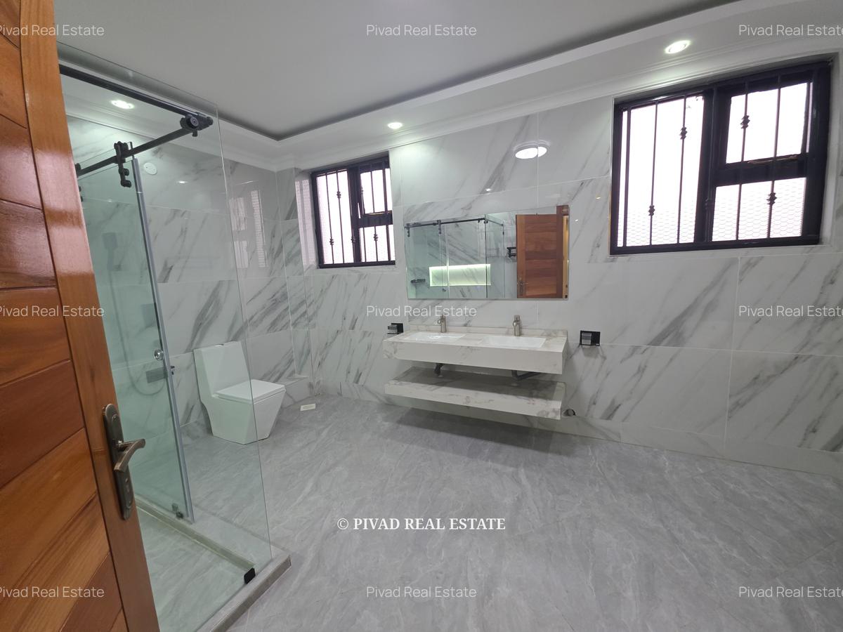 5 Bed House with Garden in Runda - 10
