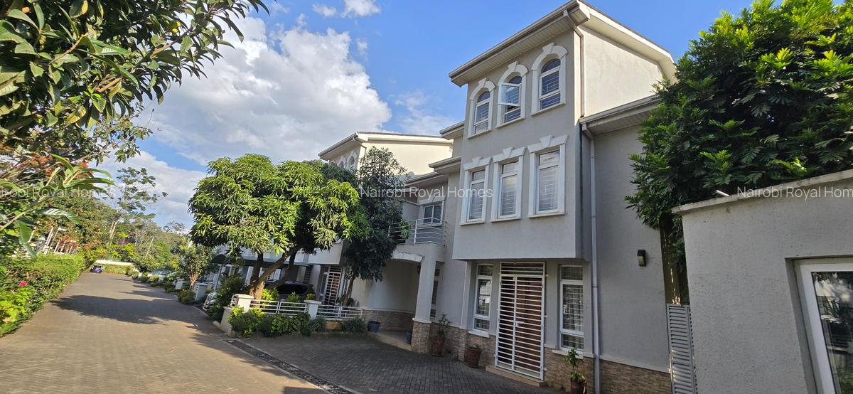 5 Bed Townhouse with En Suite at Lavington Road - 5