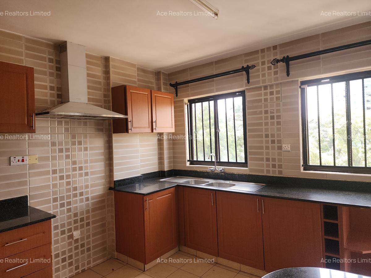 3 Bed Apartment with En Suite at Hatheru Road - 4