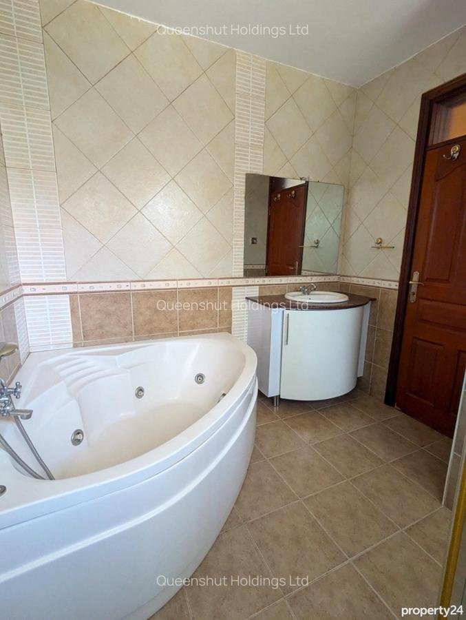 4 Bed Townhouse with En Suite in Westlands Area - 9