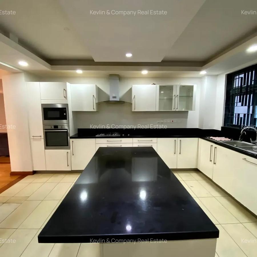 5 Bed Villa with En Suite in Spring Valley - 3