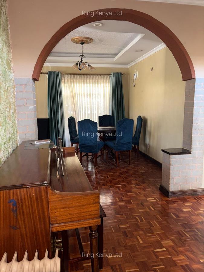 4 Bed House with Garden in Lavington - 6