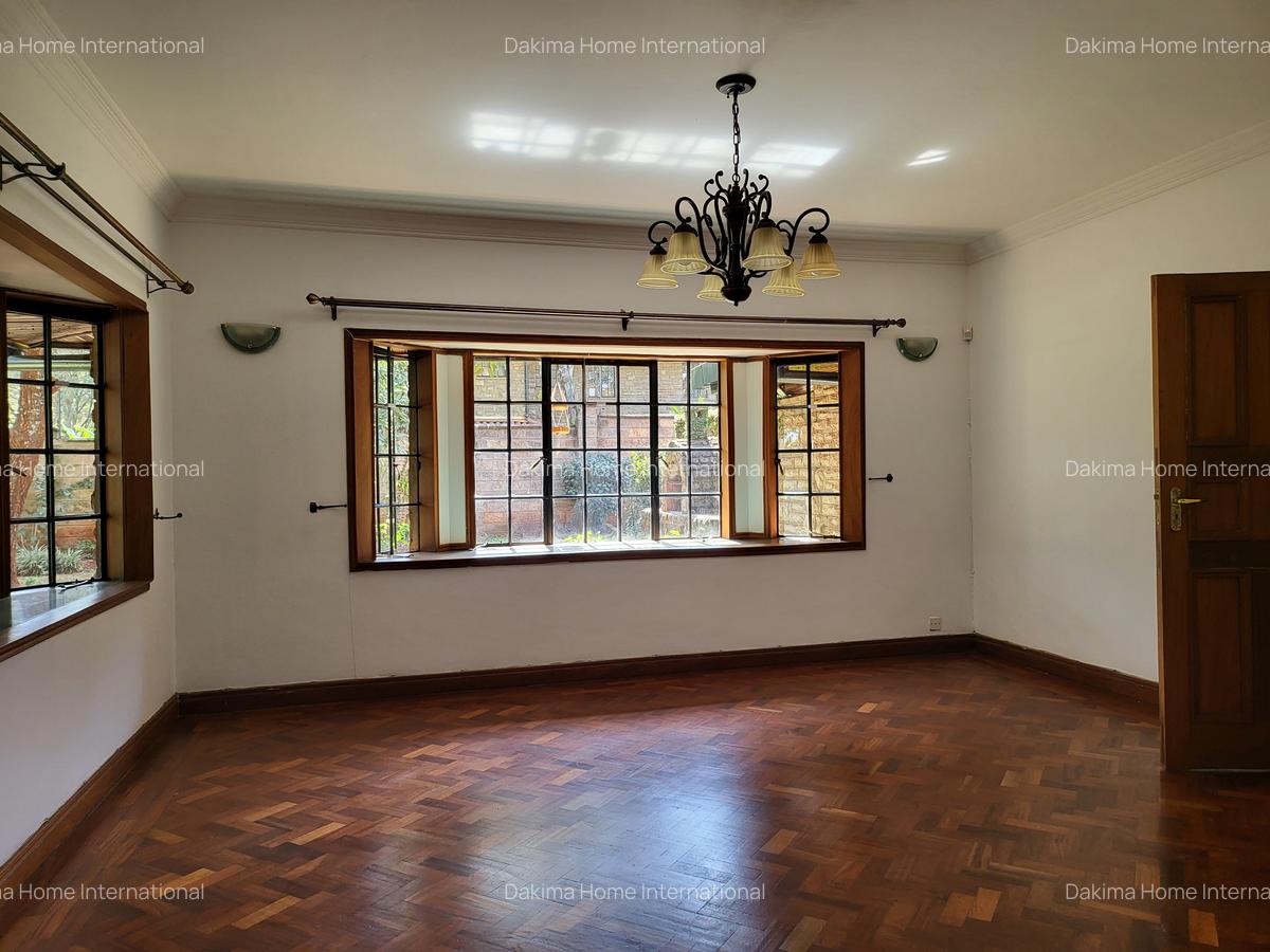 5 Bed House with En Suite in Runda - 12