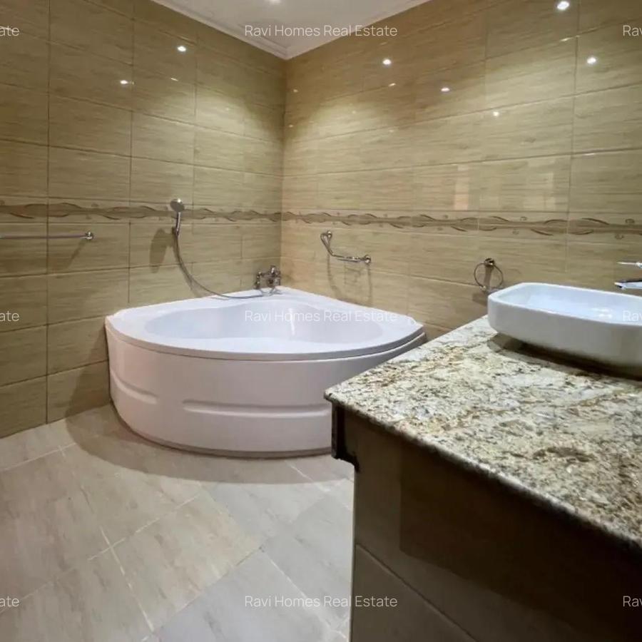 5 Bed Townhouse with En Suite in Kyuna - 17