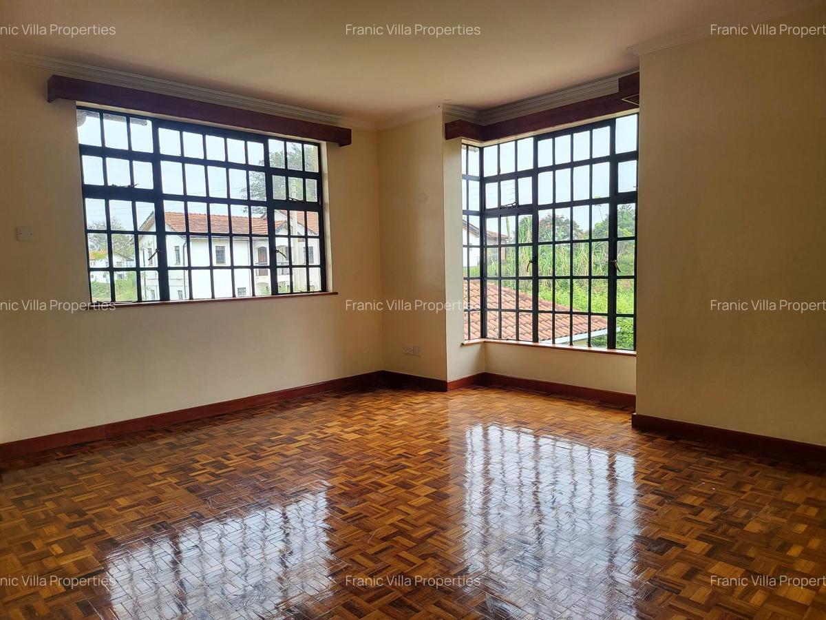 5 Bed Villa with En Suite at Rosslyn Height - 3