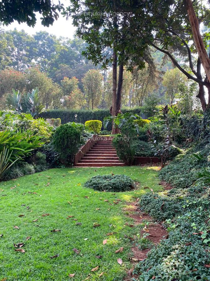 5 Bed House with En Suite in Lavington - 5
