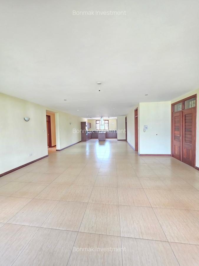 3 Bed Apartment with En Suite at Riverside Drive - 18