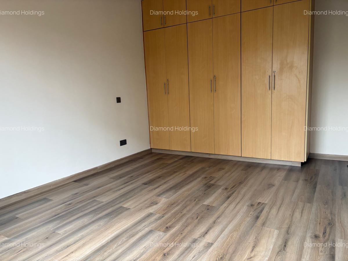 4 Bed Townhouse with En Suite in General Mathenge - 2