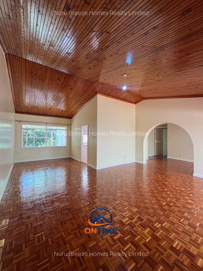 4 Bed House with En Suite in Rosslyn - 4