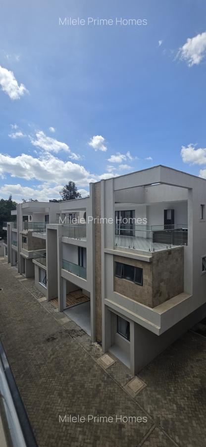 6 Bed Villa with En Suite at Lavington - 1