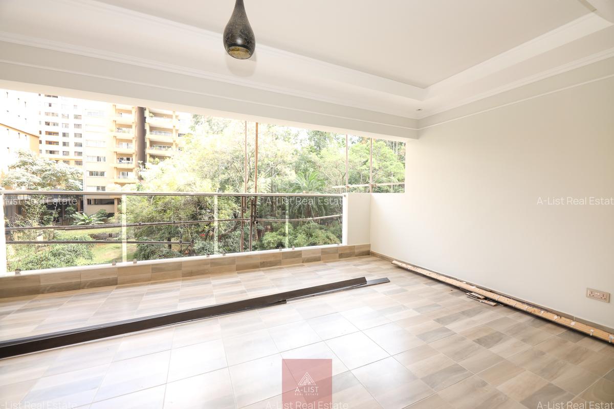 3 Bed Apartment with En Suite at Riverside Gardens - 13
