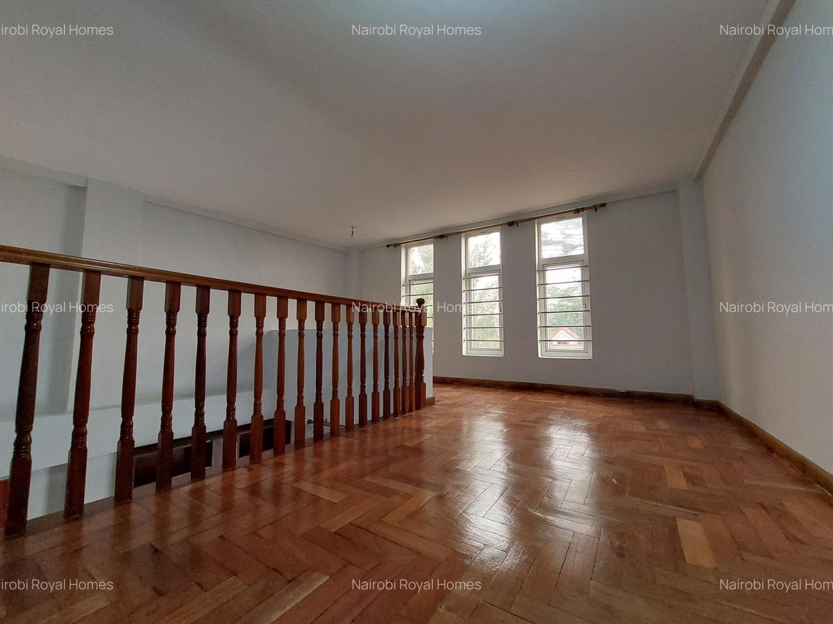 5 Bed Townhouse with En Suite at Lavington Convent Drive - 14