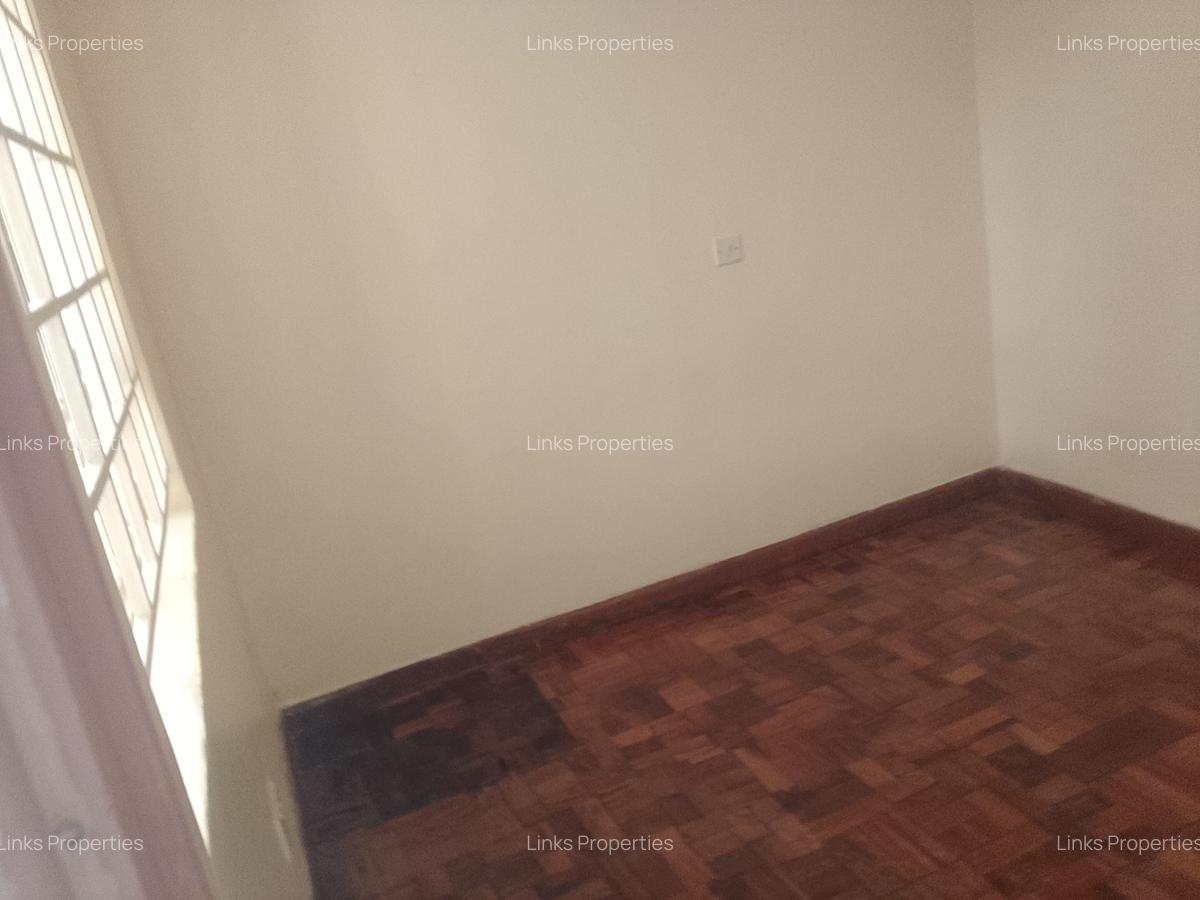 1 Bed House with En Suite at Karen - 7