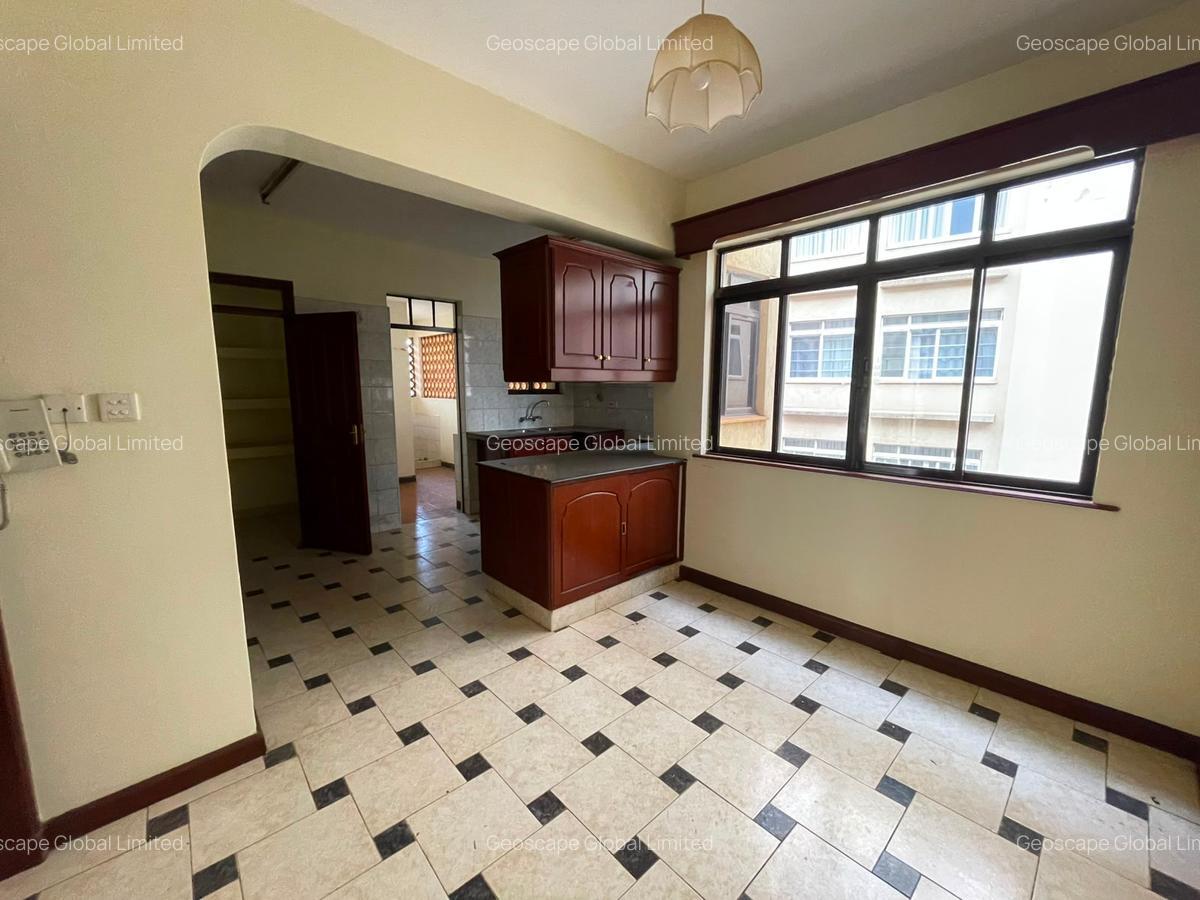 3 Bed Apartment with En Suite in Brookside - 4