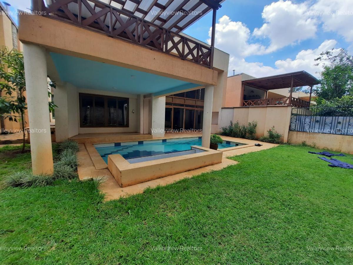 5 Bed Townhouse with En Suite at Lavington - 17