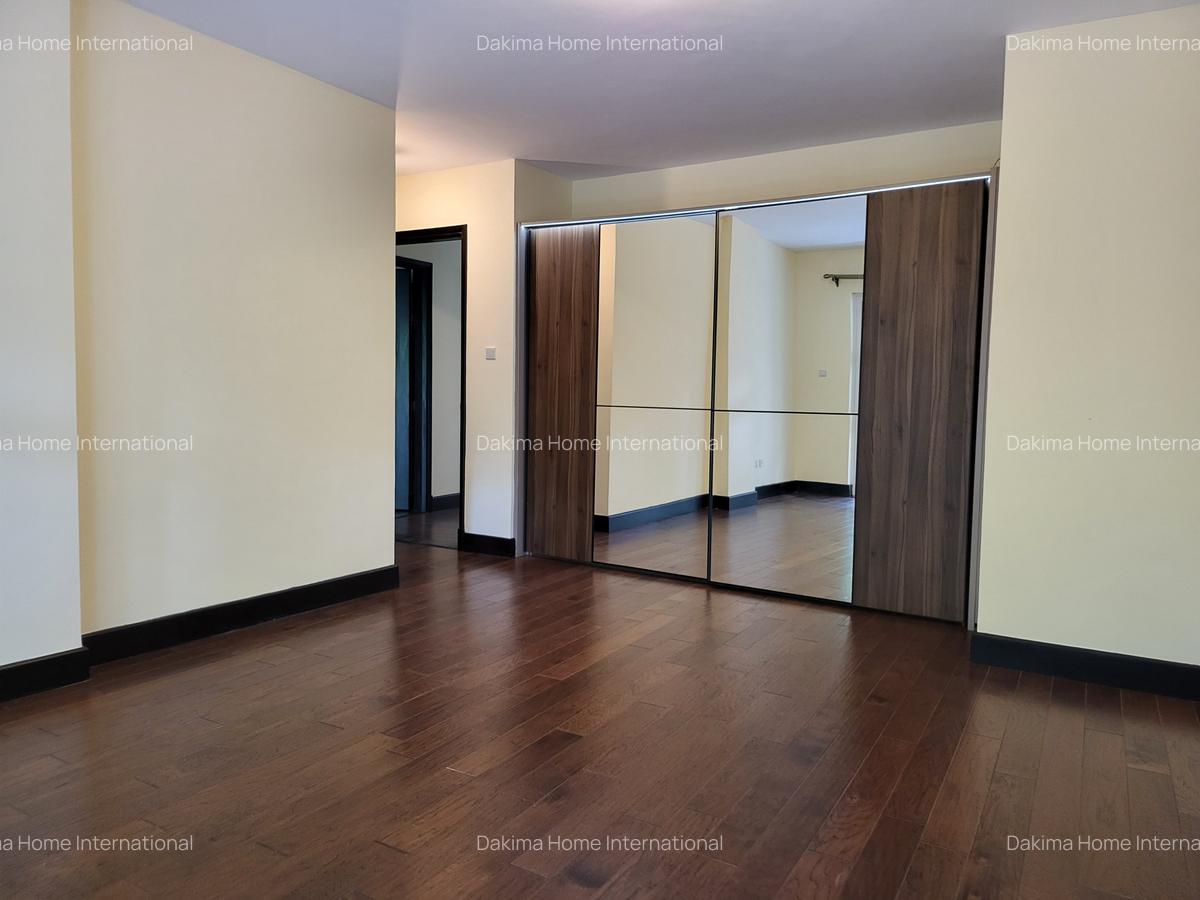4 Bed Apartment with En Suite in General Mathenge - 16