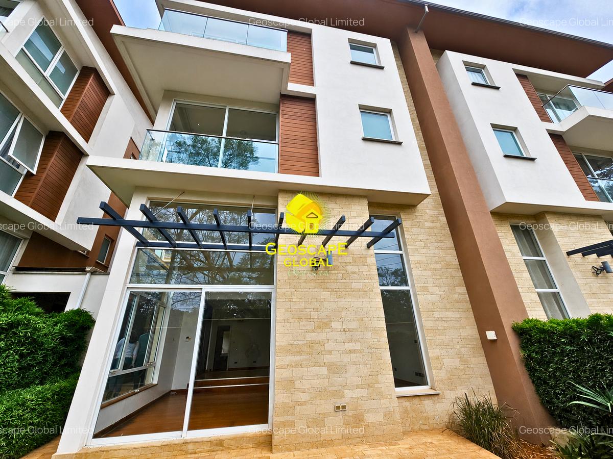 5 Bed House with En Suite in Lavington - 2