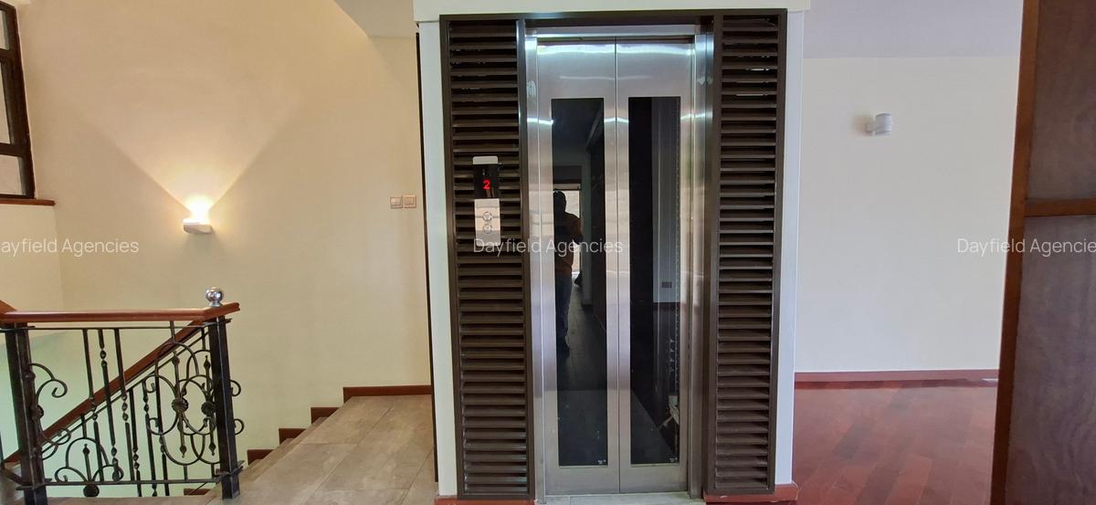 5 Bed House with En Suite in Lavington - 17