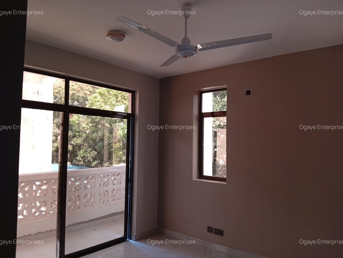 3 Bed Townhouse with En Suite at Kanamai Area - 15