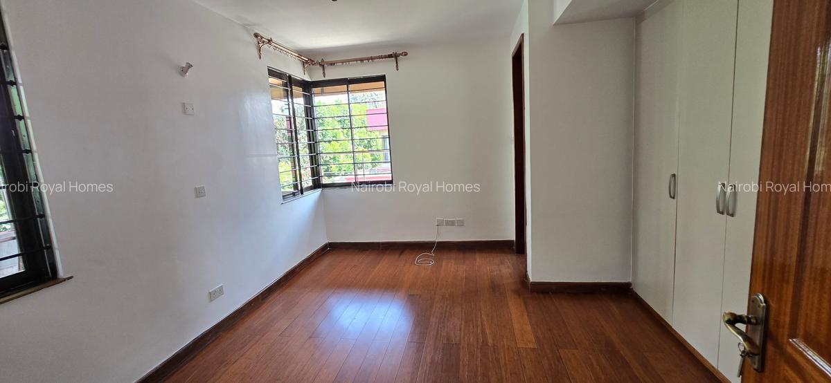 5 Bed Townhouse with En Suite at Convent Drive - 10