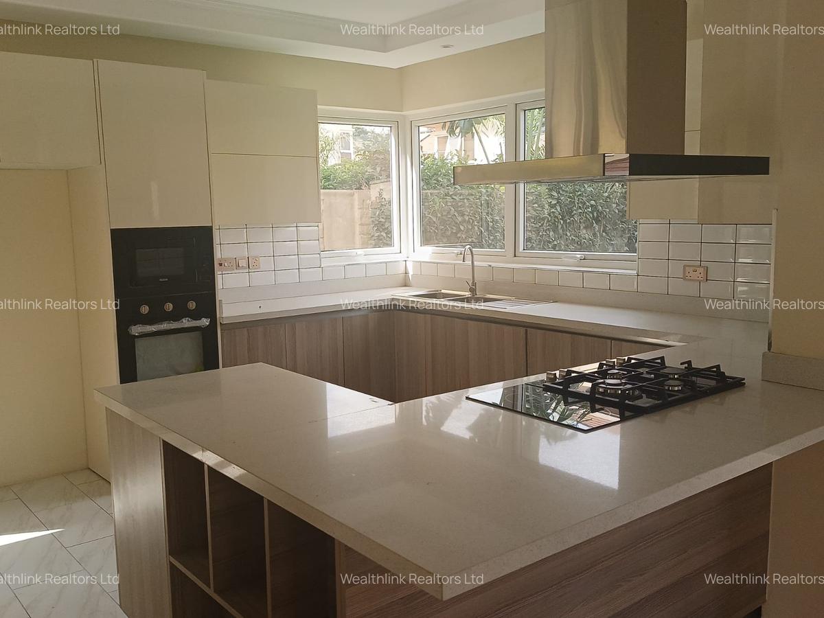 4 Bed Townhouse with En Suite at Iguta Paradise - 13