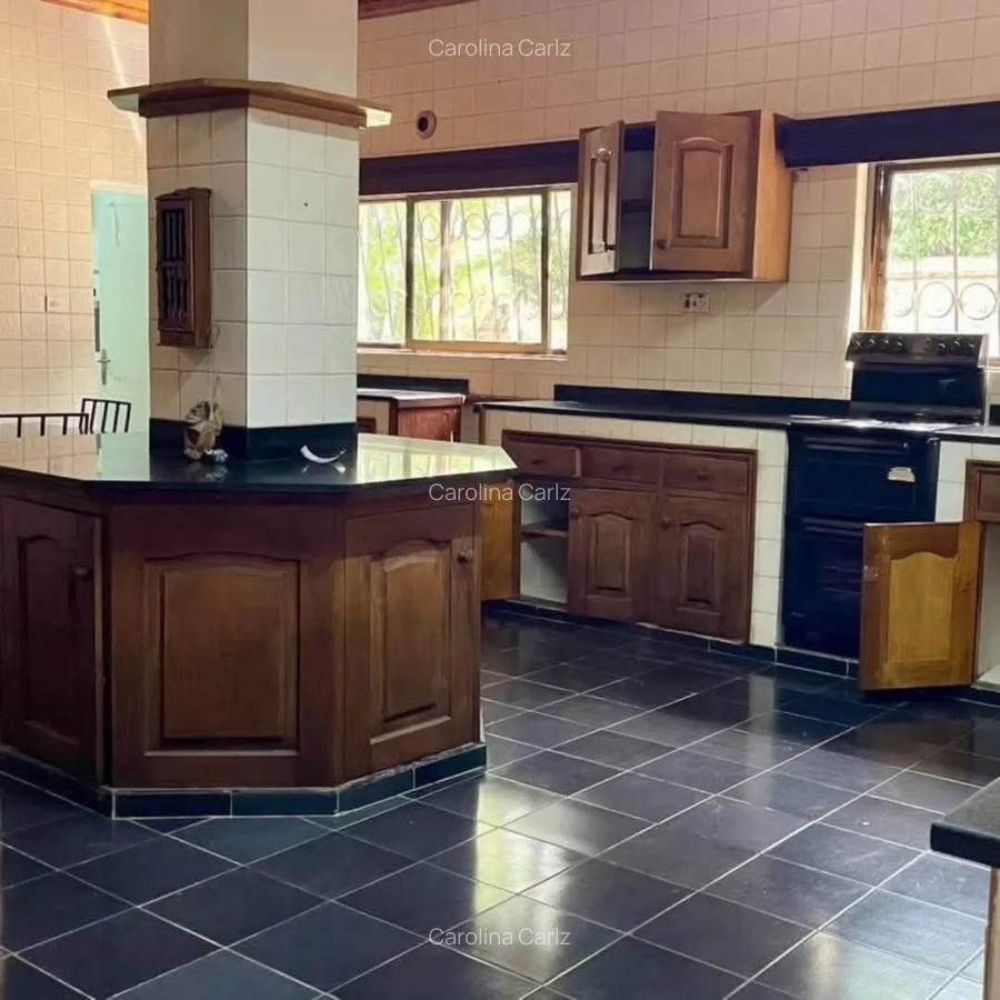 4 Bed House with En Suite at Spring Valley - 7