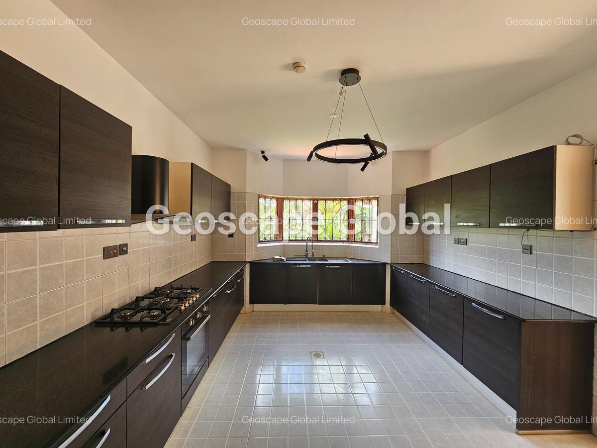 5 Bed House with En Suite in Runda - 9