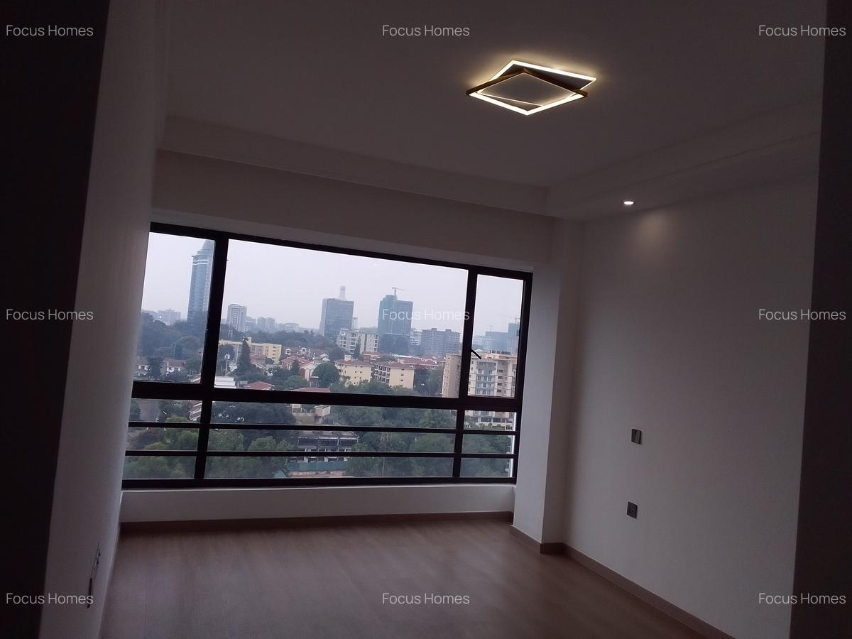 3 Bed Apartment with En Suite in Riverside - 17